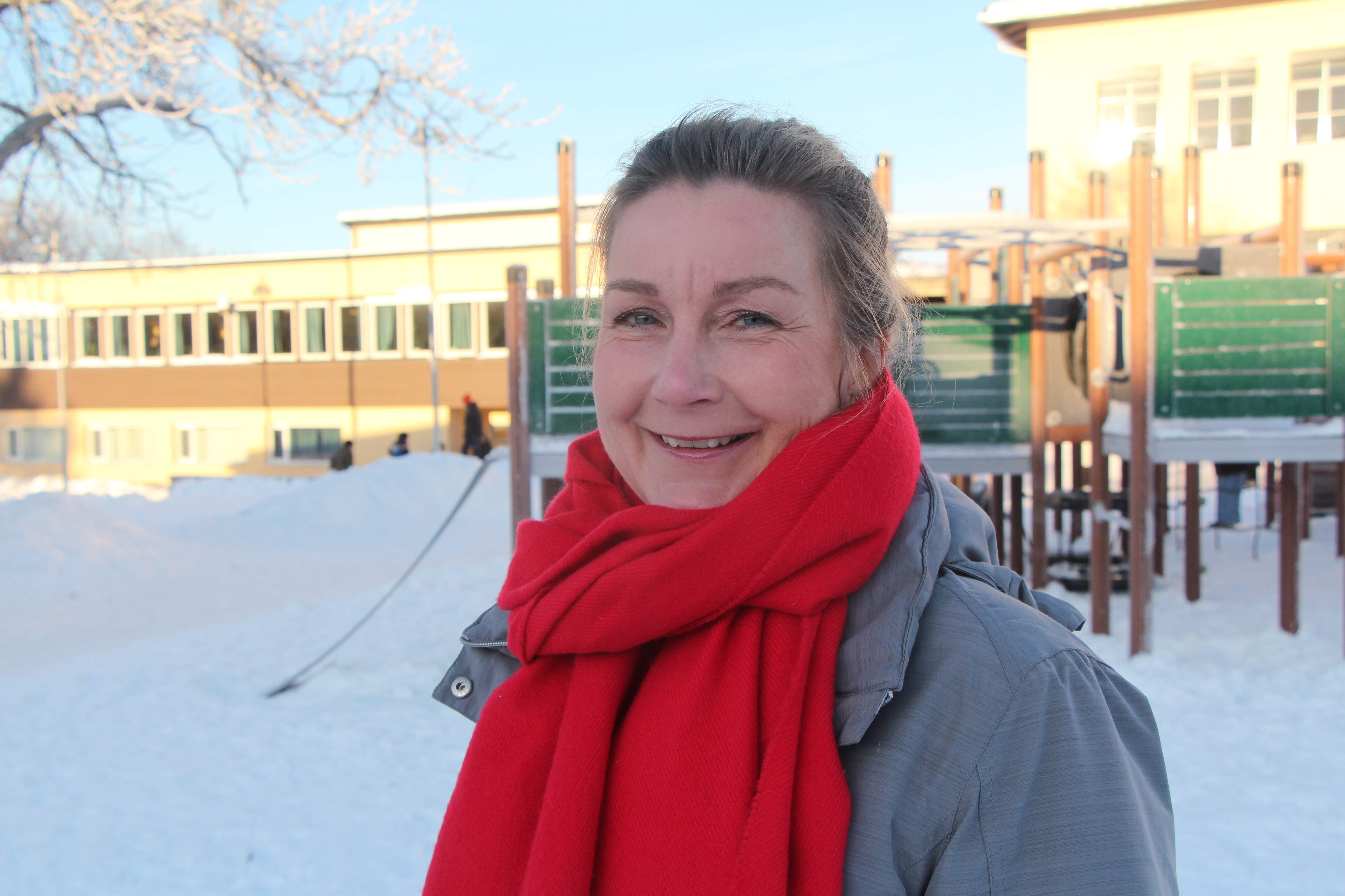 VEMODIG: Rektor Asgjerd Halseth gir seg i jobben som rektor på Furuset skole. Hun vil utvikle seg og søker nye utfordringer, og det får hun i Rælingen kommune. Det var imidlertid en vanskelig avgjørelse å gi seg som rektor på skolen der hun har vært øverste leder i syv år. 