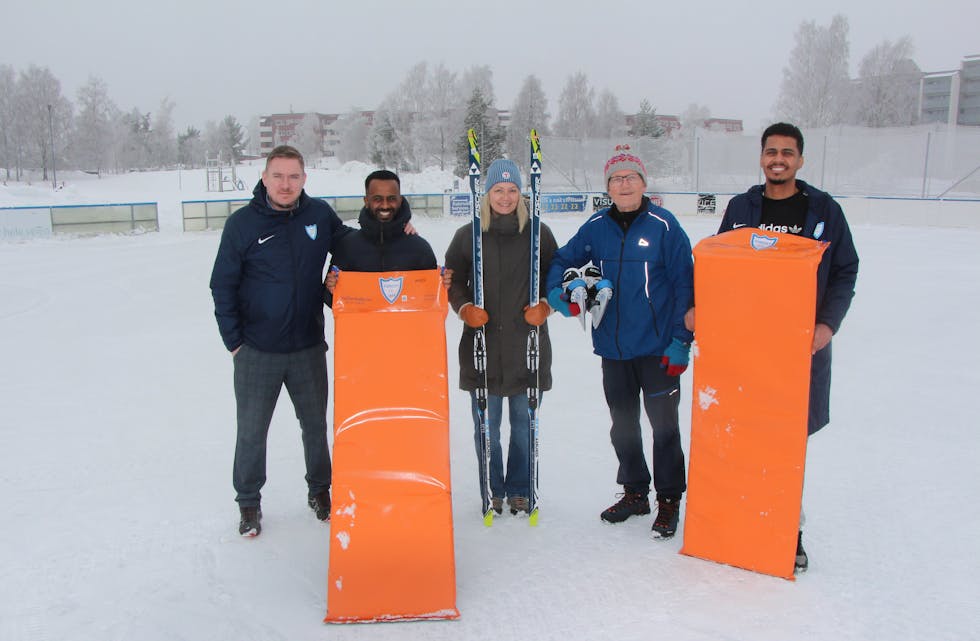 VINTERENS FESTDAG: Søndag blir det gjensyn med DNTs «Kom deg ut-dagen» på Furuset. Her med Rune Gjelberg og Nahom Jonas i Furuset IF, Miranda Tryggset i DNT, Gunnar Hirsch i Furusetspeiderne og Hassan Hassan i Furuset IF.