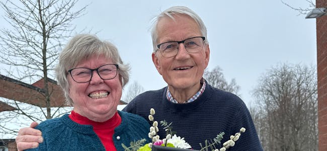 Eva og Gunnar Hirsch er hverdagshelter i Groruddalen og ble overrasket med prisen på onsdag.