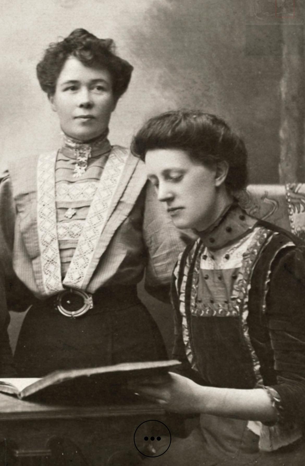 Helga Nitteberg og Anna Pleym (fra Kvinnekontoret).