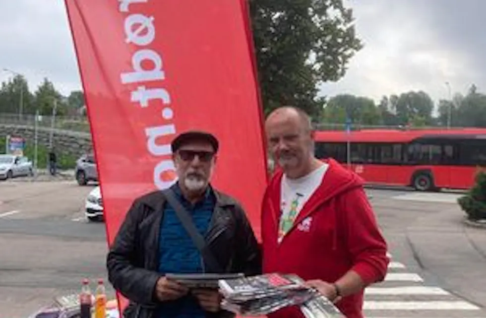 ARRANGERER SOLIDARITETSMARKERING: Rødt Alna og Henning Jensen arrangerer en lokal lysmarkering på Trygve Lies plass på Furuset for solidaritet med folket i Gaza. Da ikke alle har mulighet til å reise inn til sentrum for å delta på demonstrasjoner og markeringer, håper Jensen at denne markeringen kan være med å påvirke det politiske arbeidet. (Foto: privat)