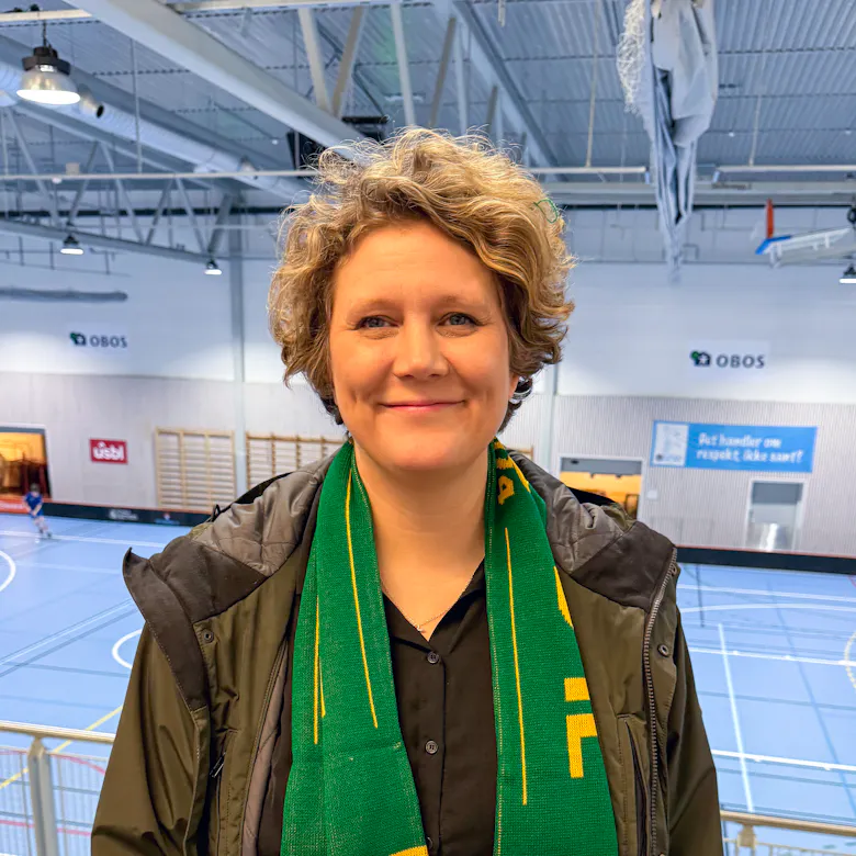 SAMFUNNSANSVAR: Henriette Skretteberg jobber med sosiale investeringer i Ferd, og mener det er viktig at private bedrifter også bidrar til prosjekter av samfunnsmessig betydning. Hun er stolt over å gi denne målrettede støtten til Ellingsrud IL.
