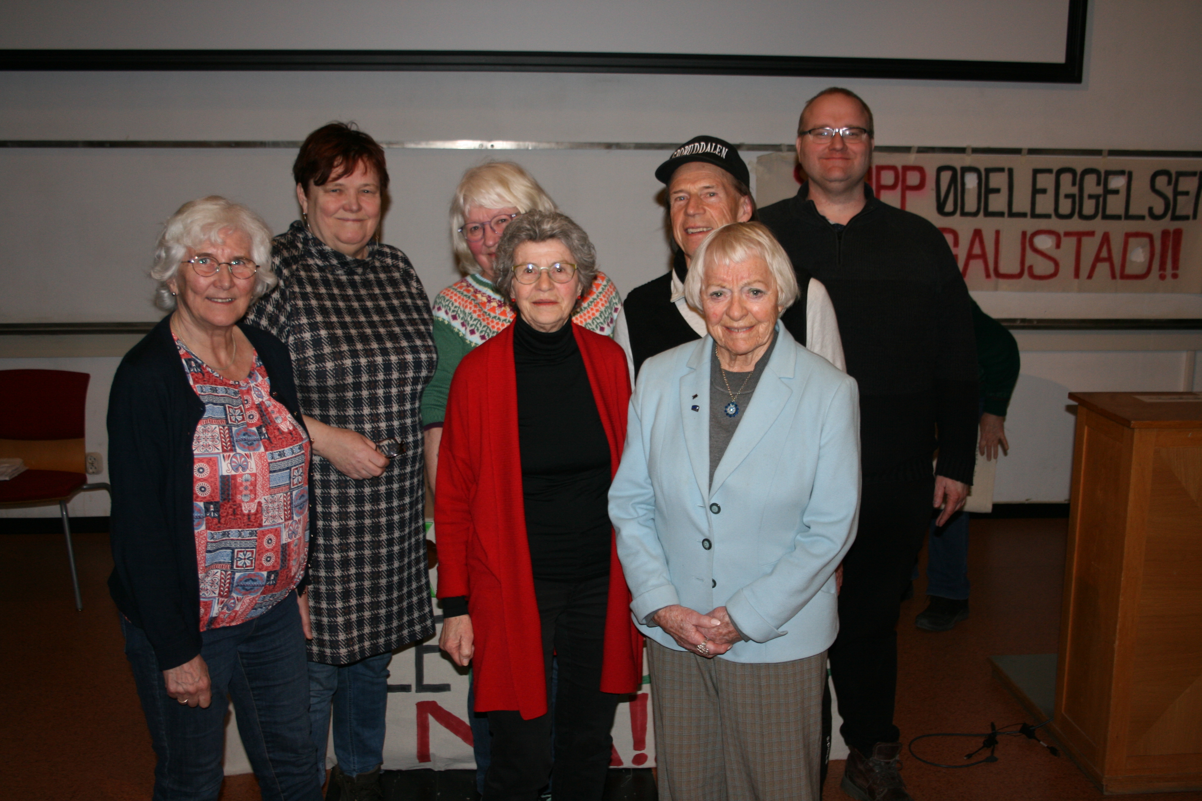 NYTT STYRE: Denne gjengen skal lede Aker Sykehus Venner det neste året. Bak fra venstre: Marga van der Wal, Unni Nyheim Kristoffersen (ny vara), Mariane Sandholdt (ny vara), Jan Bøhler, Dag Einar Thorsen, Maren Rismyhr (foran) og Bodil Nordvik.