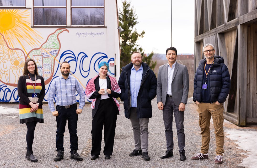 SIKTER HØYT: Zeena Beale, prosjektleder (f.v.), Habib Tahir, leder for aktivitets- og kulturenheten, Arelí Moe Urtubia, nestleder i bydelsutvalget,
Anders Røberg-Larsen, leder i bydelsutvalget, Ayub Tughra, bydelsdirektør og Jarle Dukic Sandven, avdelingsdirektør for oppvekst og nærmiljø, er det fullt i gang med å legge planene for årets «Groruduka».