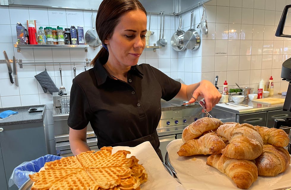 UTVIDER MENYEN: I tillegg til deilige vafler kan man trolig snart nyte et forfriskende glass med god drikke hos Adams café på Tveita senter.