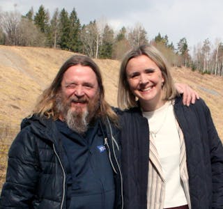 Helge Braathen og Marit Vea (V) i Huken.