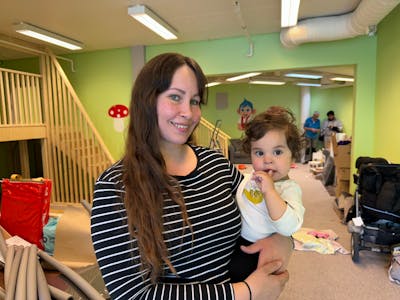 ÅPNER LEKELAND: Småbarnsmamma Trine Lise Andersen åpner fredag Småtroll Minilekeland på Grorud senter. 