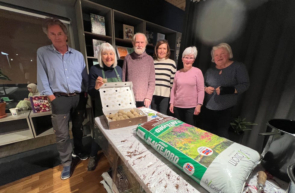 FULL BEREDSKAP: Furuset Hagelag arrangerte, i samarbeid med FUBIAK, et foredrag og kurs hvor selvforsyning og beredskap var tema. Etter foredraget i forrige uke møttes de for å sette poteter og teste det de hadde lært i praksis. Foreningen ble veldig glade da så mange engasjerte mennesker i alle aldre møtte opp for å lære noe nytt.