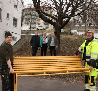 NY BENK: Tilbake i Oslo-fargene, takket være Kjetil Tangen (foran, t.v.) og Rolf Henriksen i Årvoll kniv og sløyd. Bak fra venstre: Lars Eivind Bjørnstad, Hanne Siktas og Grethe Opkvitne.