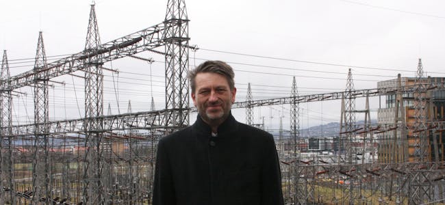 HÅPER Å BLI KVITT MASTENE: Eirik Lae Solberg (H) mener at vedtaket om å legge kraftledninger i bakken fra Bærum til Smedstad gir grobunn for optimisme for Groruddalen.