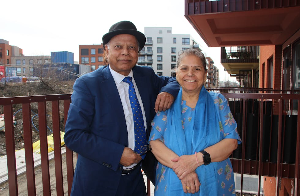 NYTT HJEM: Suresh Chandra Shukla og kona Maya er nå blitt Vollebekk-beboere.
