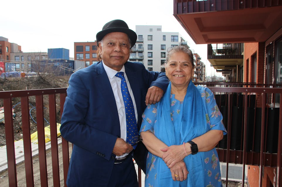 NYTT HJEM: Suresh Chandra Shukla og kona Maya er nå blitt Vollebekk-beboere.