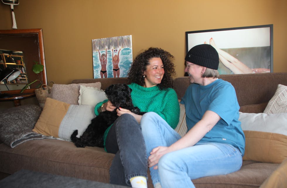 – GRORUDDALEN ER HJEM: For ekteparet Jamina Heggedal og Stine Gabrielsen har huset rett nedenfor Greibanen og med kort vei til Vesletjern blitt en trygg og fin base.