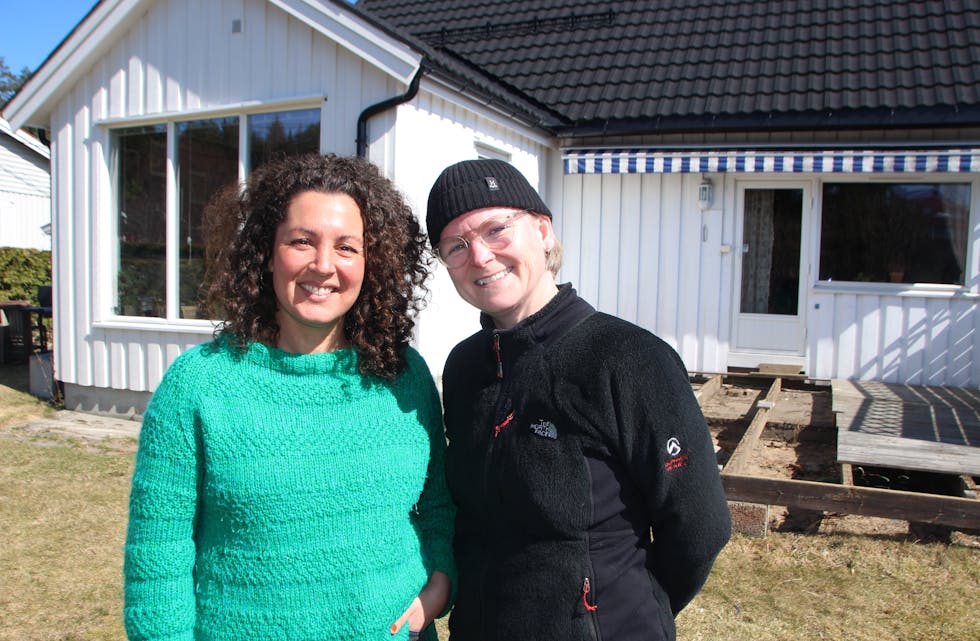 BYGGER EGEN HYTTE: Jamina Heggedal (t.v.)  og Stine Gabrielsen kjemper nå om å beholde nøkkelen til sin drømmehytte. På hjemmebane er det også nytt prosjekt på agendaen, først ut er ny platting i hagen.