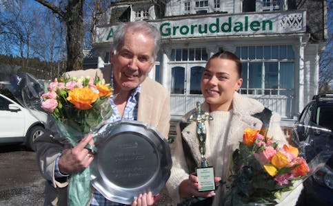VINNERE: Frank Fossum og Maria Tronrud får prisen årets idrettsleder og årets idrettsutøver i Groruddalen for 2023. 