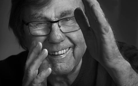 KLAR FOR Å INSPIRERE: Fotograf Peder Austrud tar turen til Rødtvet seniorsenter for å fortelle mer om sin karriere innen fotografering.