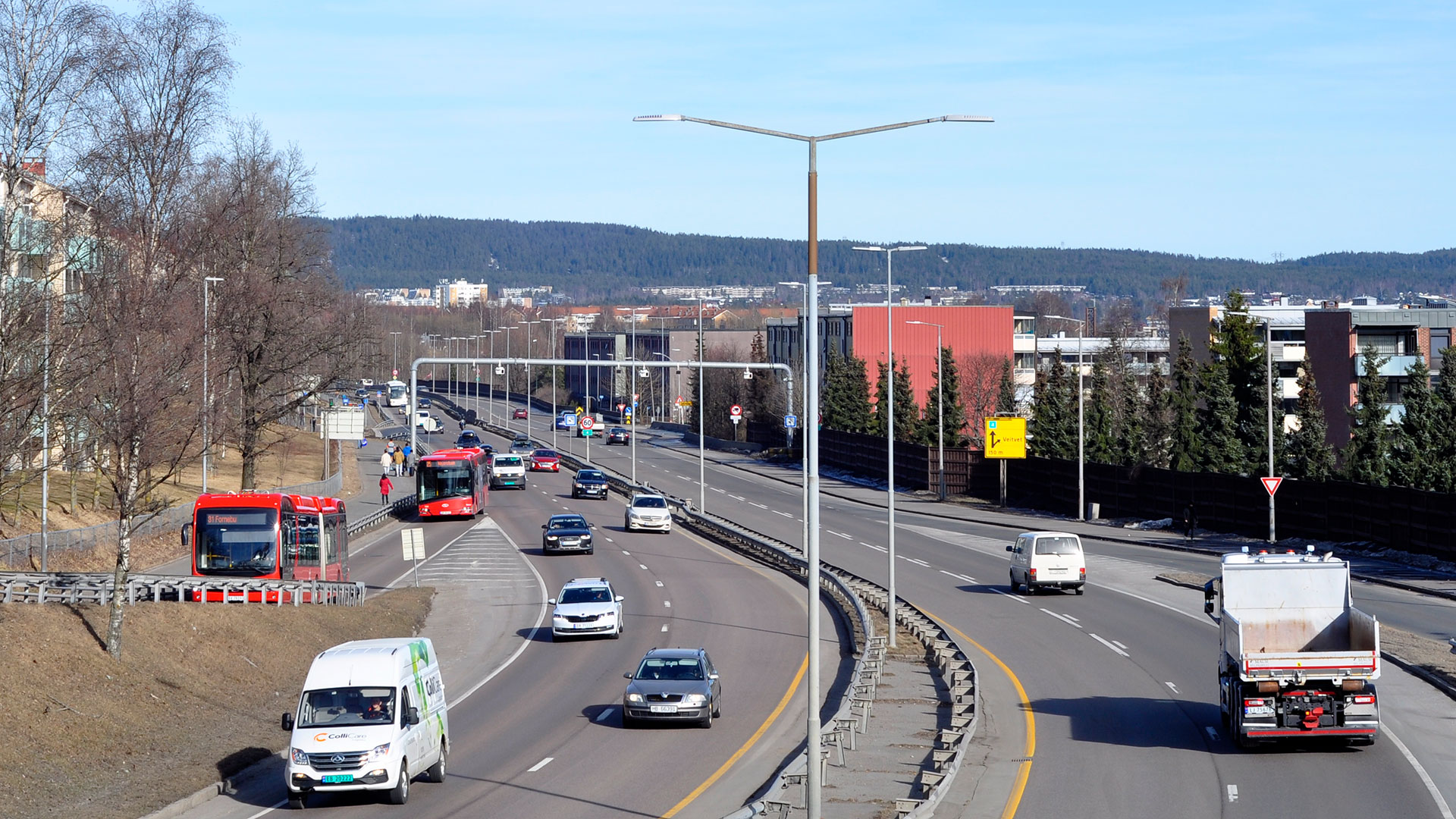 Bilde av en traffikert Trondheimsvei ved Sletteløkka/Linderud