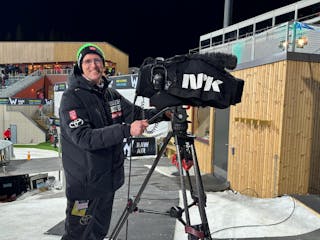 TAR SATS: Ståle Villumstad er konstituert sportssjef i Norges Skiforbund. Her i godt humør i forbindelse med en NRK-sending. 
