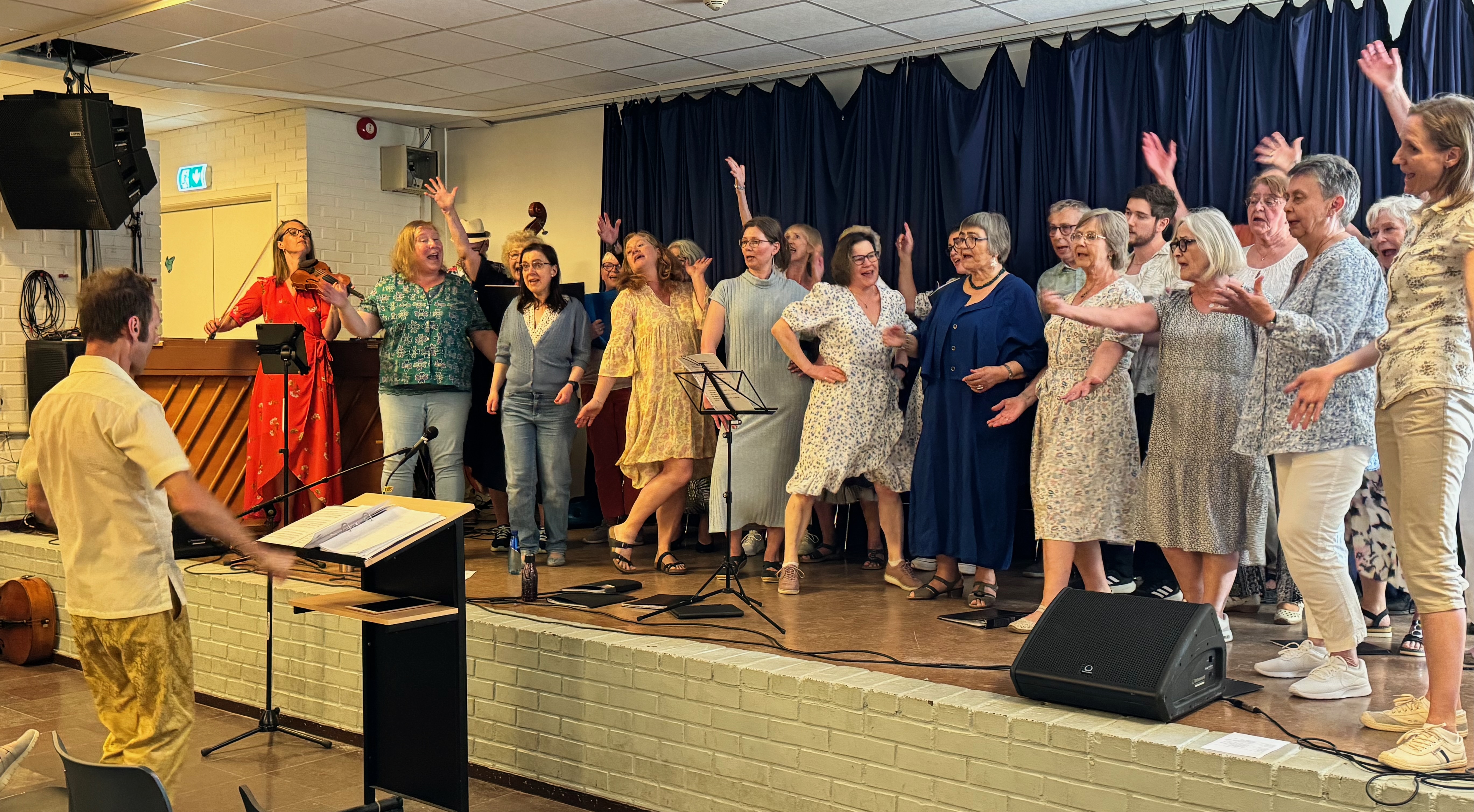 Bryn korforening i fri dressur synger S’il vous plaît av Per Lillo Stenberg og Sven Lange.