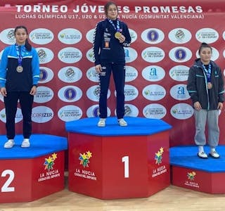 TO GULL: Felicitas Domajeva tok gull i to forskjellige årsklasser.