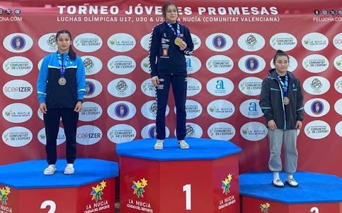 TO GULL: Felicitas Domajeva tok gull i to forskjellige årsklasser.