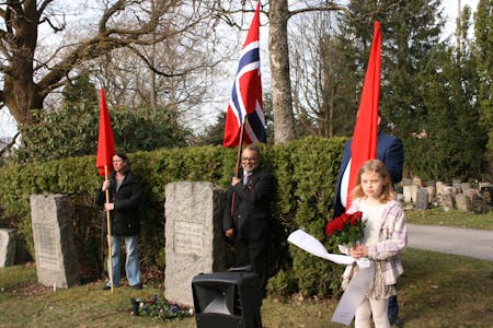 FLAGGDAG: Flaggborgen med norske flagg på plass ved graven til Trygve Lie.