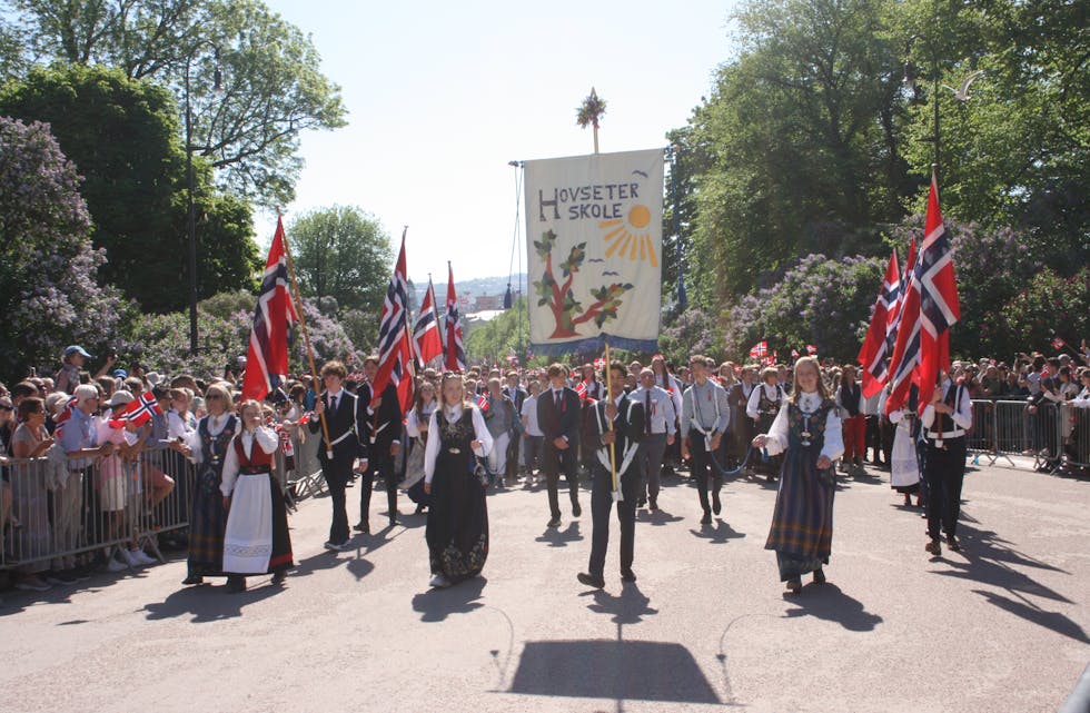 ÅRETS FØRSTE: I år fikk Hovseter skole gå først i toget, da de fyller 50 år.