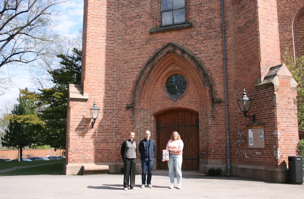 STASLIG OVERNATTING: Østre Aker kirke åpner kirkerommet til overnatting for pilegrimer denne sommeren. Liv Arnhild Romsaas (f.v.), Christofer Solbakken og Marit Juven Gjærde håper at det vil få flere til å velge østlenden.