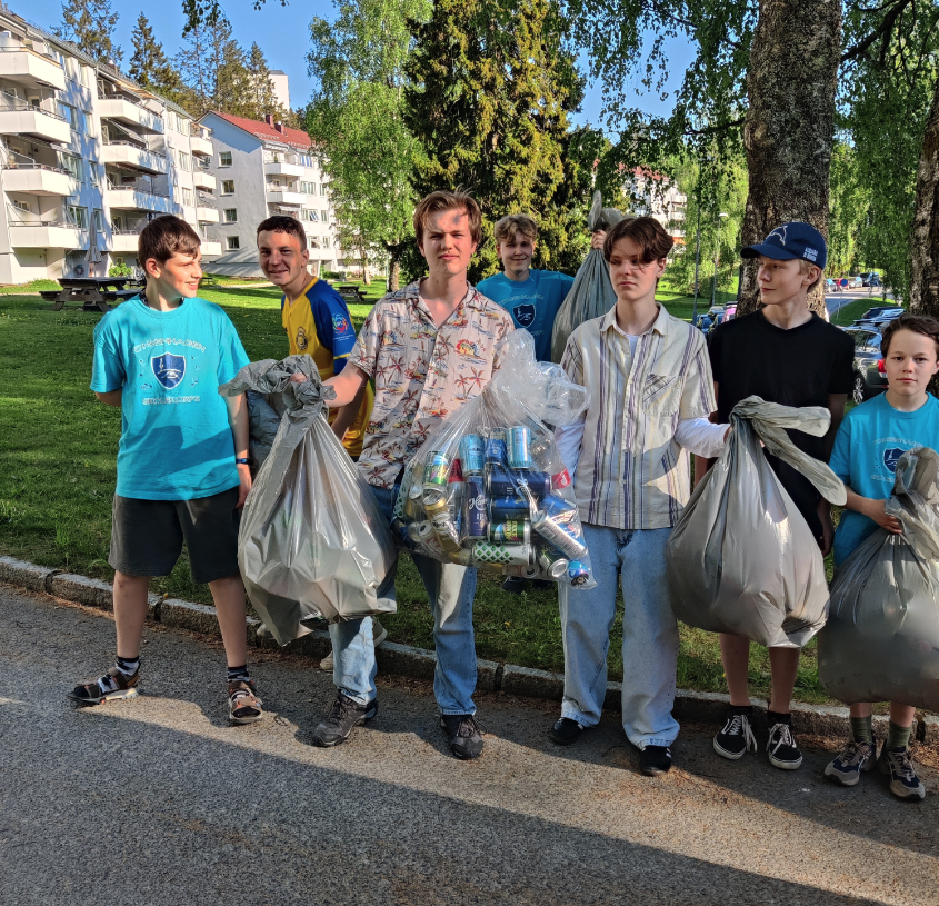 SOSIALT: Når det er dugnad får korpsmedlemmene muligheten til å bli bedre kjent med hverandre, noe som styrker felleskapsfølelsen i gruppa.