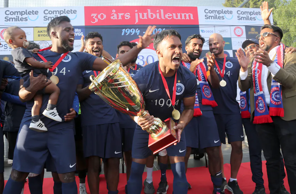 SOLID POKAL: Det er litt av en pokal som erobres når man vinner Stovner Cup.