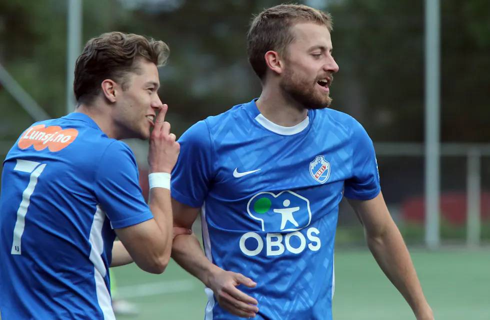 RETT SPOR: Grei spiller for opprykk til 3. divisjon og ligger godt an.