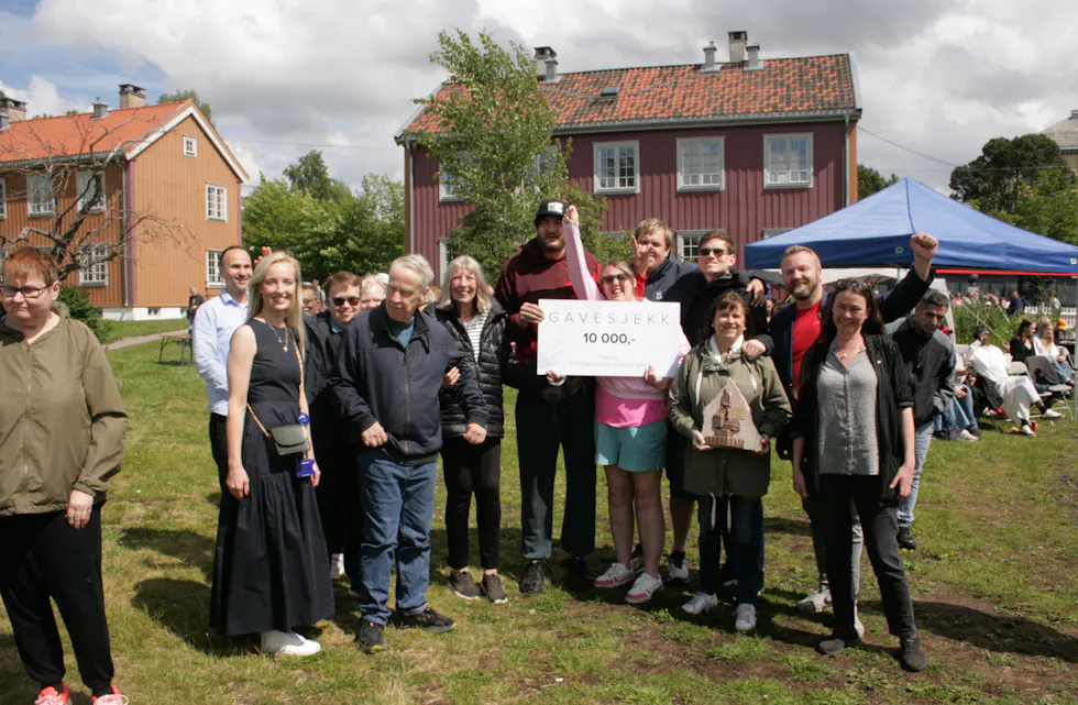 VINNERGJENG: Onsdagsklubben på Nordtvet gård fikk skinne i kapp med solskinnet da det ble klart at de stakk av med årets kulturpris,