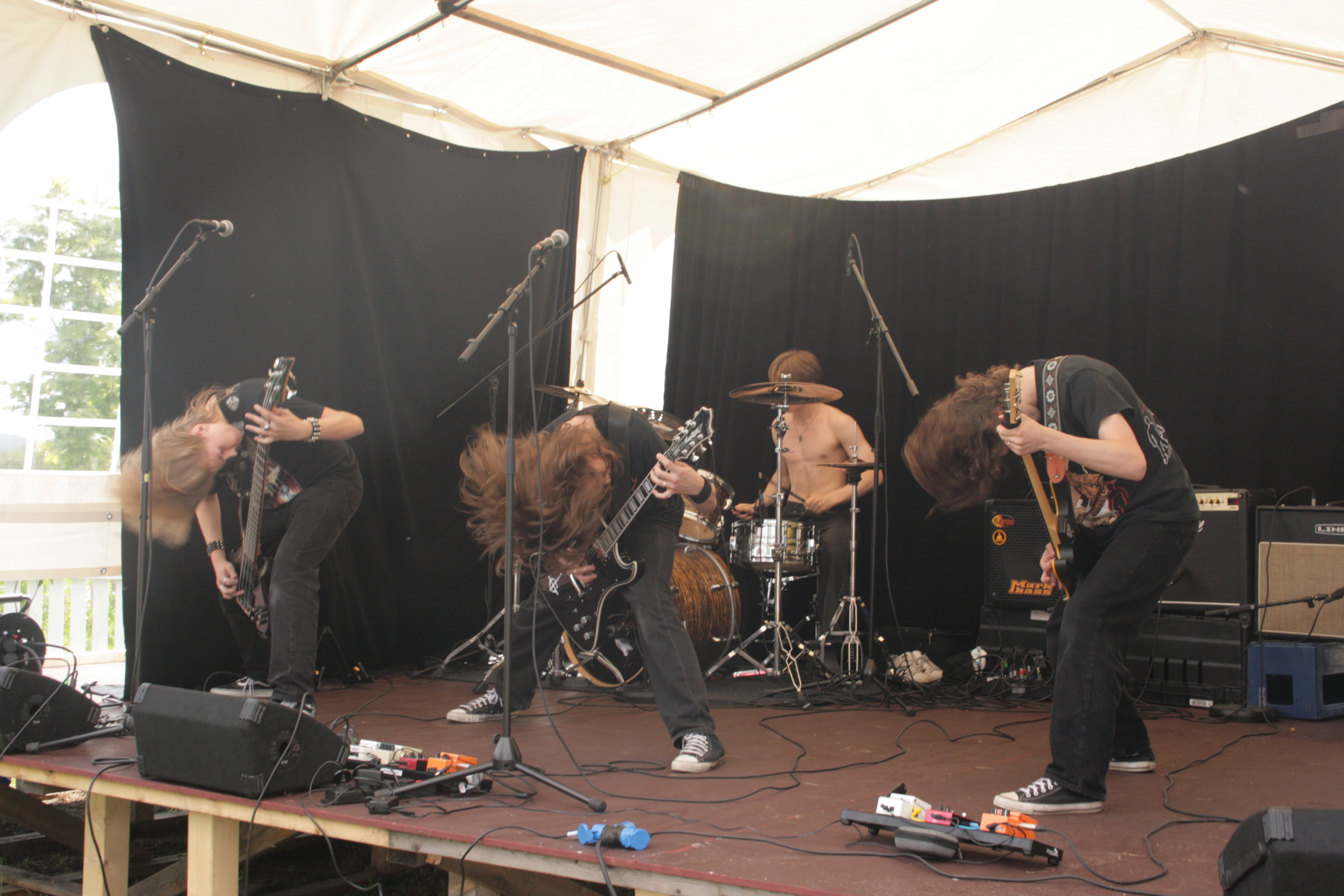 LAGDE SHOW: Bandet Sirius avsluttet ballet søndag med skikkelig hard metal. Inkludert headbanging, også på scenen.