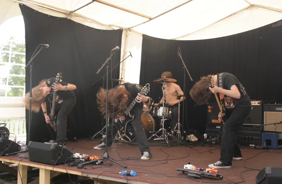 LAGDE SHOW: Bandet Sirius avsluttet ballet søndag med skikkelig hard metal. Inkludert headbanging, også på scenen.