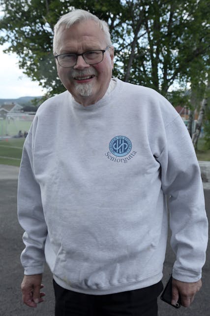 SKRIVEGLAD HISTORIKER: Det er ikke overraskende at det er Rolf E. Torbo som også har skrevet jubileumsboken til Høybråten og Stovner IL.