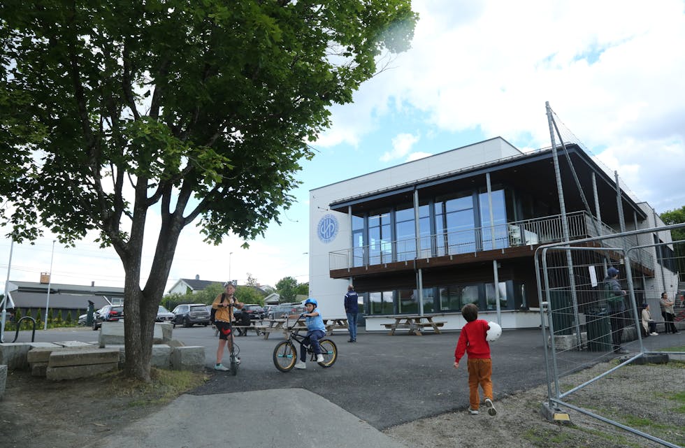 NYTT KLUBBHUS FOR HØYBRÅTEN OG STOVNER IL