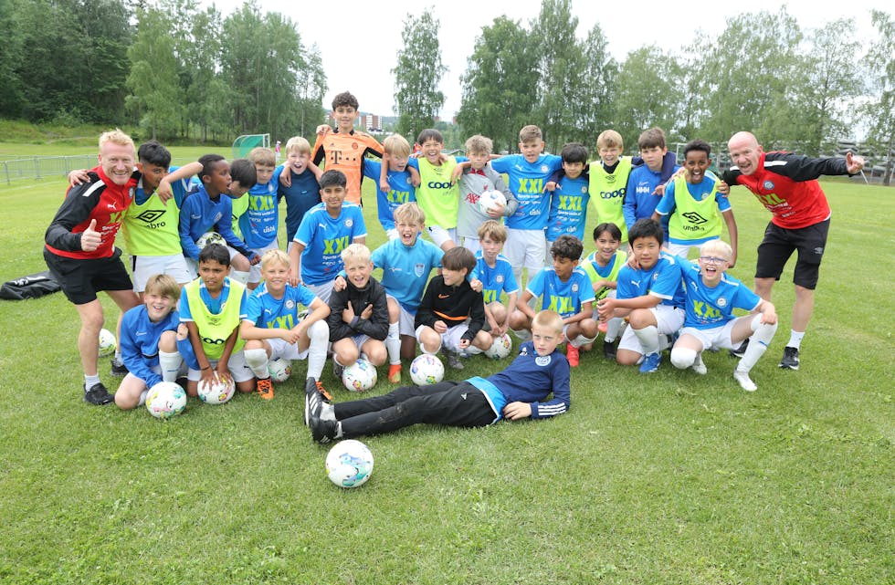 KJENT FOTBALLFJES: Det var mange gamle fotballhelter som stilte opp på Rommensletta som trenere - som f. eks Bjørn Viljugrein (t v), mest kjent for sin tid i Vålerenga.