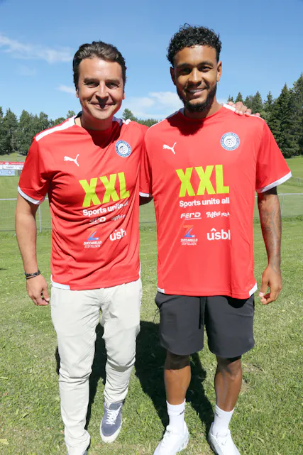 GLEDER SEG: Konsernsjef Morten og fotballhelt Joshua ser fram til tre begivenhetsrike dager på Rommensletta.