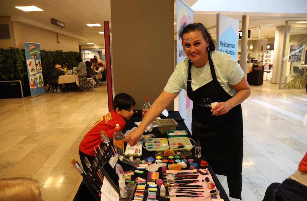 Ansiktsmaling er alltid en slager hos barna.