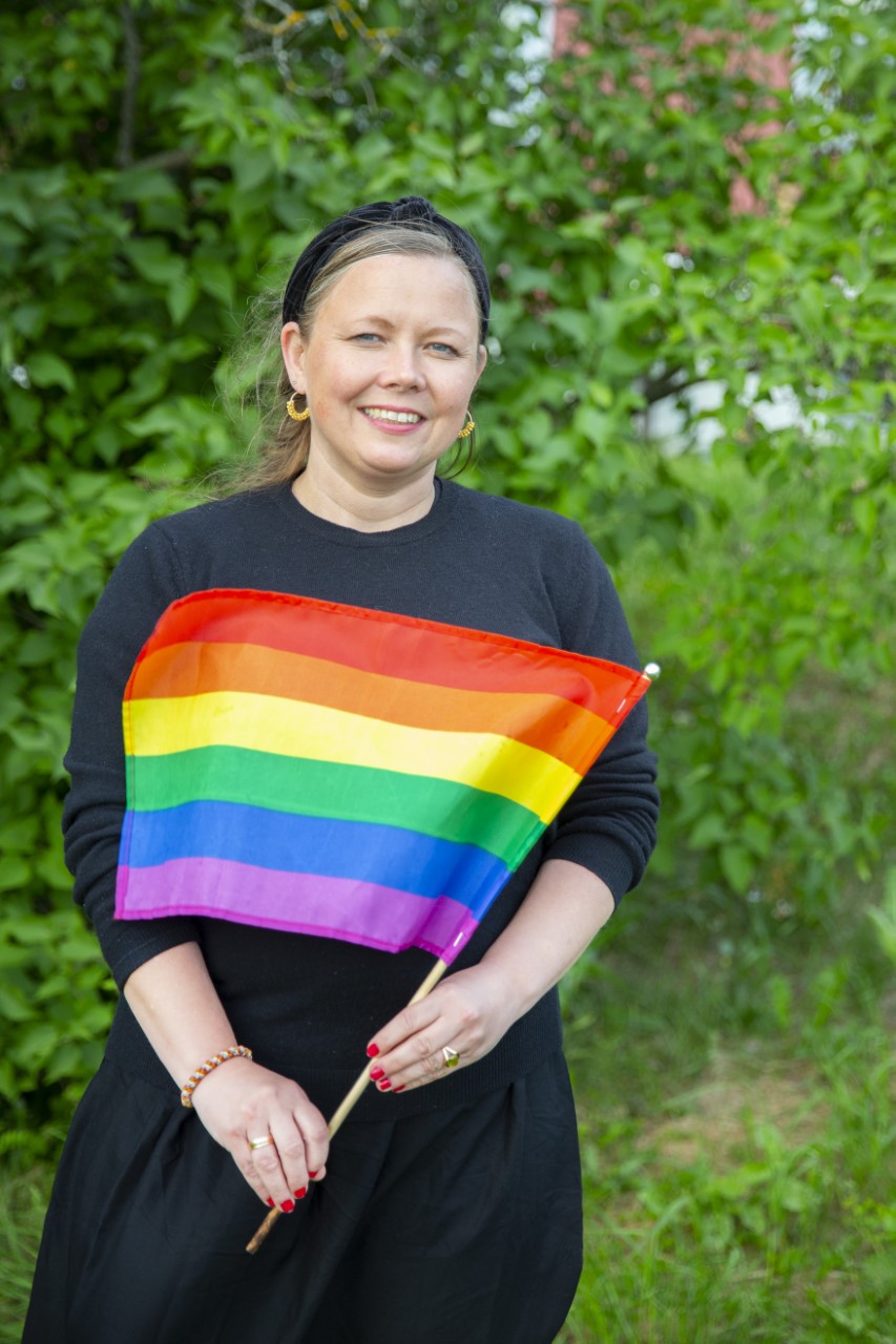 VIKTIG SOLIDARITET: Mari Rise Knutsen (R) ble sjokkert og trist da hun forsto at egne partifeller hadde foreslått ikke å flagge under Pride. For henne er det viktig å vise solidaritet med alle minoriteter. (Foto: Stian Nybru)