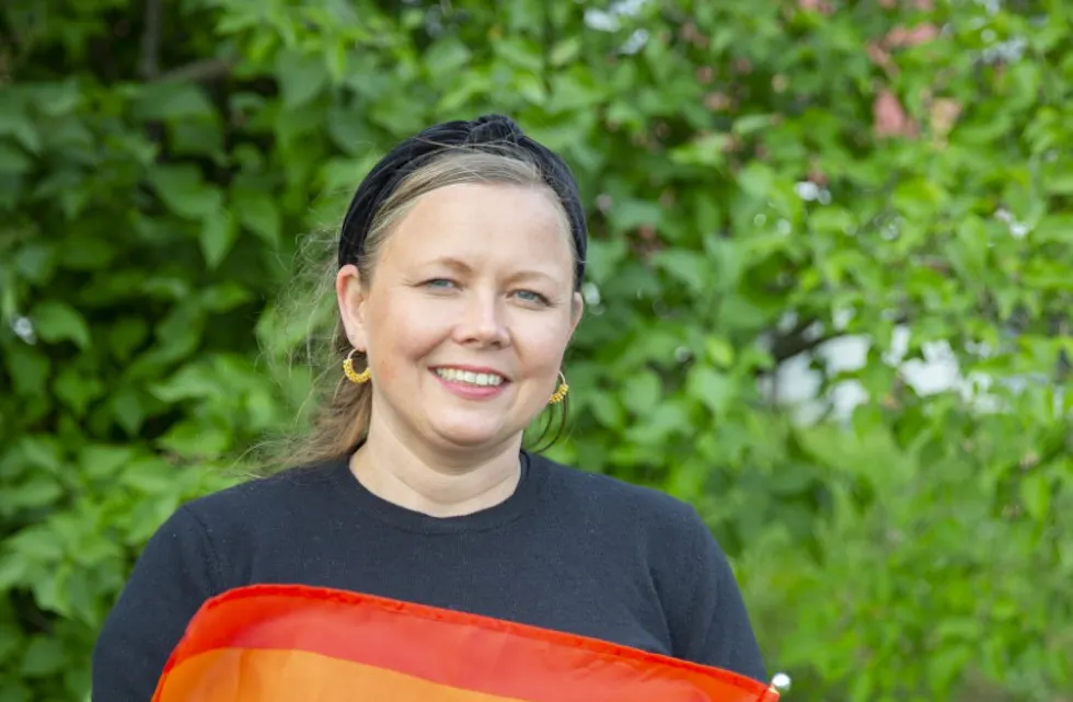 VIKTIG SOLIDARITET: Mari Rise Knutsen (R) ble sjokkert og trist da hun forsto at egne partifeller hadde foreslått ikke å flagge under Pride. For henne er det viktig å vise solidaritet med alle minoriteter. (Foto: Stian Nybru)