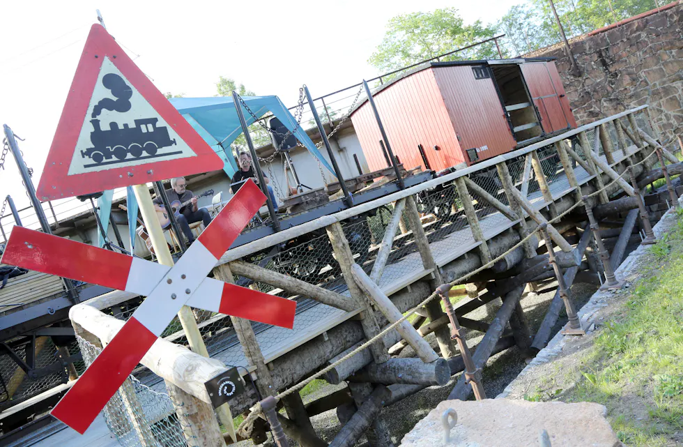 GJENSKAPT JERNBANEHISTORIE: Sagelvas Venner på Strømmen har gjenskapt historien om landets første jernbanesidespor.