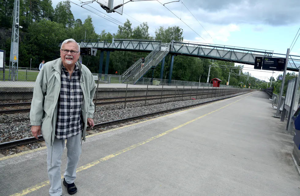 PÅ HJEMMEBANE: Ingen over og ingen ved siden - Høybråten stasjon er togmekka for Rolf E. Torbo.