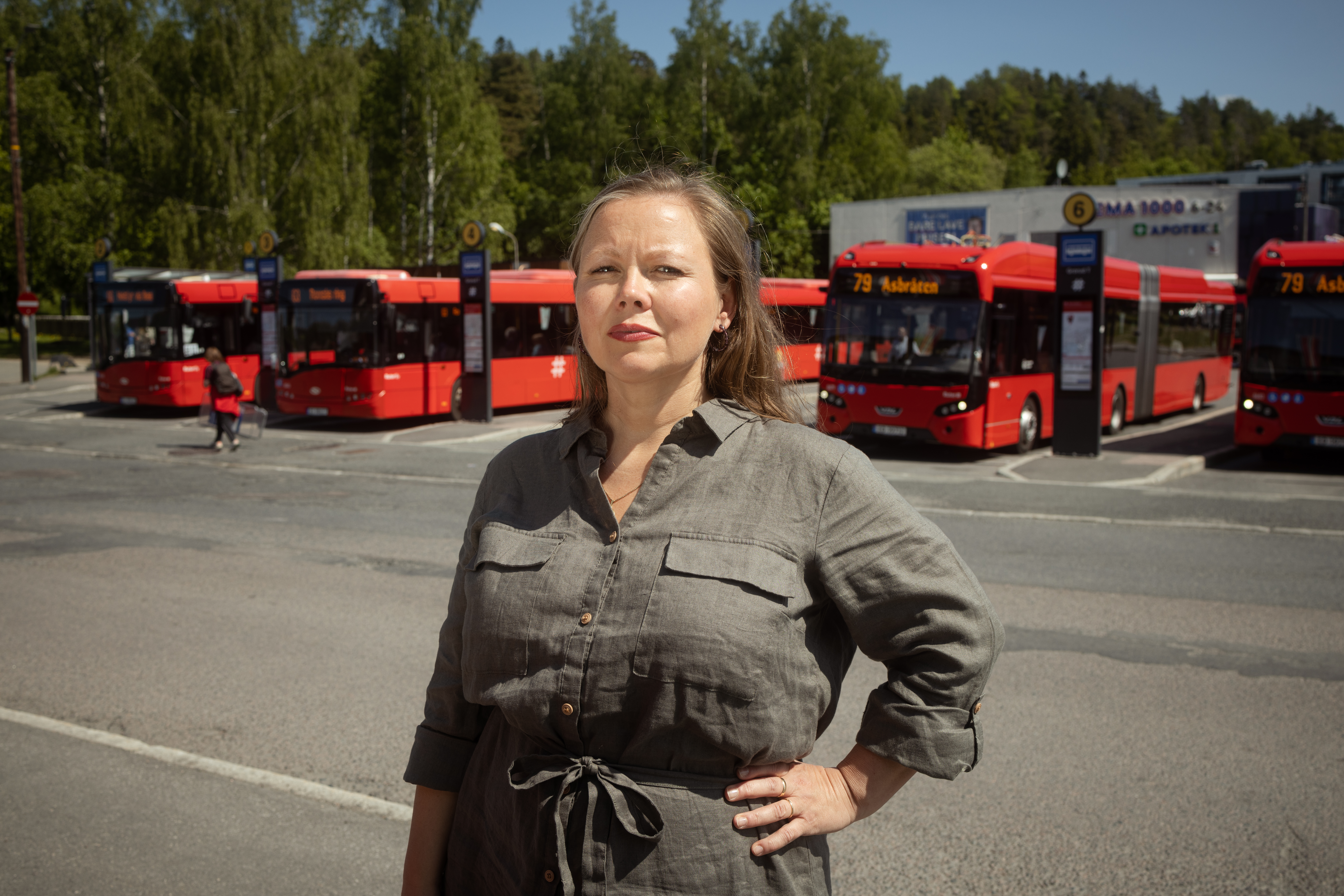 FORVENTER BEDRE: Mari Rise Knutsen (R) er tydelig på at hun og resten av partiets bystyregruppe forventer at det går bedre i år. Hun mener også at mye av problemene kunne vært unngått om man ikke benyttet seg av anbud på busslinjene.
