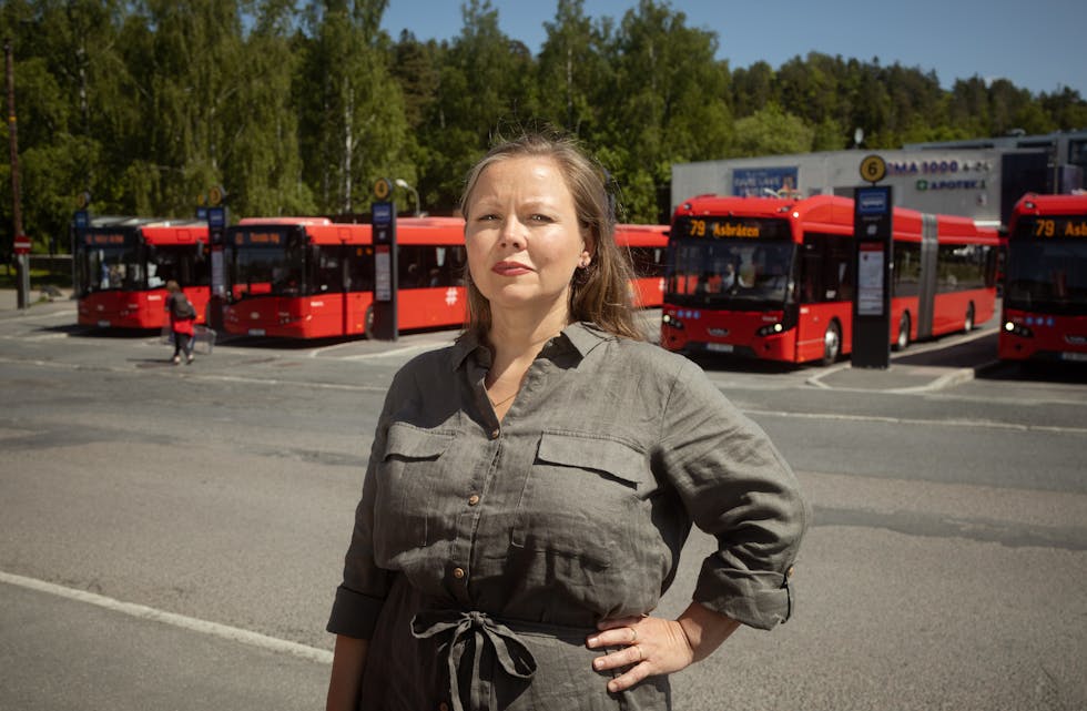 FORVENTER BEDRE: Mari Rise Knutsen (R) er tydelig på at hun og resten av partiets bystyregruppe forventer at det går bedre i år. Hun mener også at mye av problemene kunne vært unngått om man ikke benyttet seg av anbud på busslinjene.
