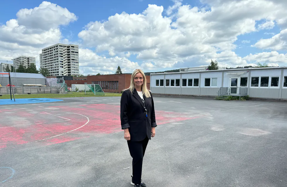 NYTT KAPITTEL: Snart forsvinner paviljongen fra Tveita skole. Baskettballbanen opprettholdes, men det skal legges gress på plassen til paviljongen, opplyser rektor Siw Johnsen.
