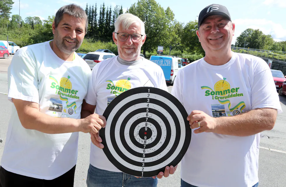 TETT I TOPPEN: Det måtte bli avgjort med «sudden death» etter at bussjåføren sa fra seg premien. Per Nordy (f.v), Tore Karlsen og Per-Henning Sørensen hadde alle 24 poeng etter at den vanlige konkurransen var over.