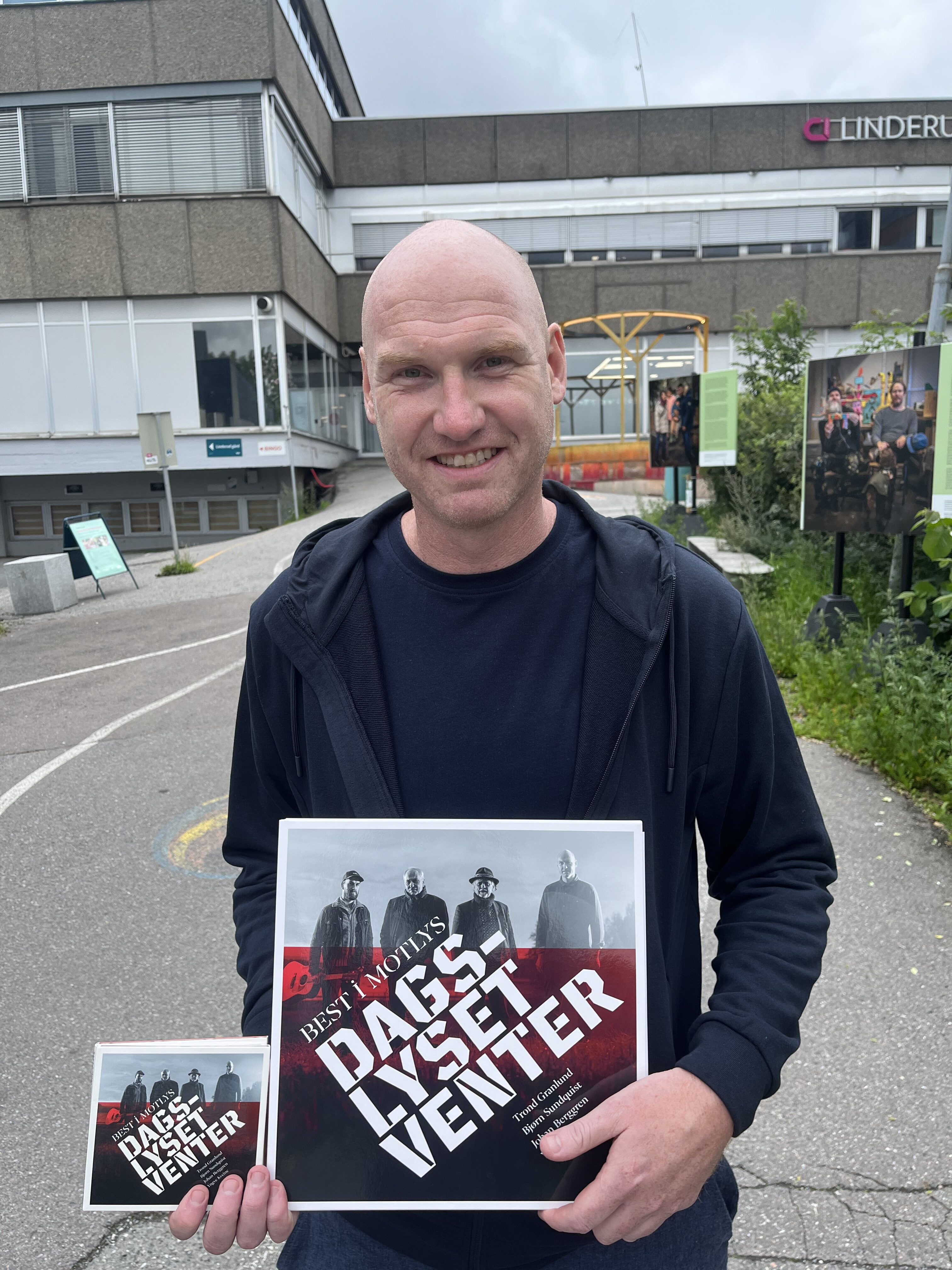 KUNSTNERISK: Yngve Kveine er til daglig direktør for næringsliv og samfunnskontakt ved Handelshøyskolen BI. På fritiden, derimot, praktiserer han en mer kunstnerisk lidenskap.