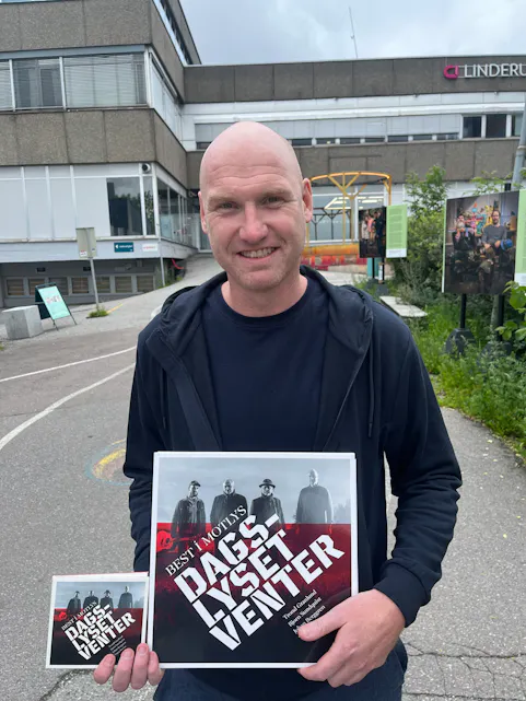 KUNSTNERISK: Yngve Kveine er til daglig direktør for næringsliv og samfunnskontakt ved Handelshøyskolen BI. På fritiden, derimot, praktiserer han en mer kunstnerisk lidenskap.