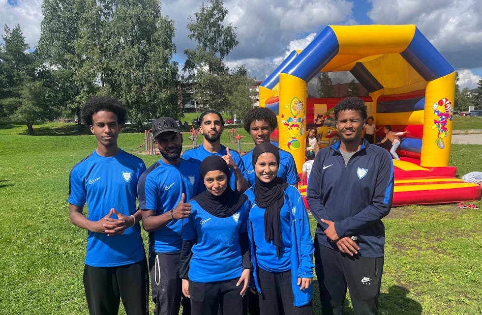 HELTENE: Denne gjengen har stått på i 5 uker for at barn og unge skal ha et godt tilbud gjennom store deler av sommeren.